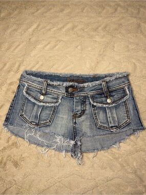 Younique Y2k Low Rise Distressed Booty Short
